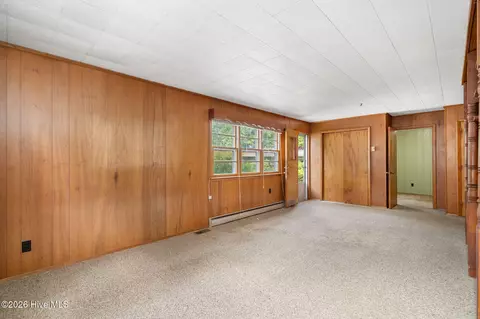 Living - 552 Garden Rd, Willard, NC 28478 photo 4 of 5