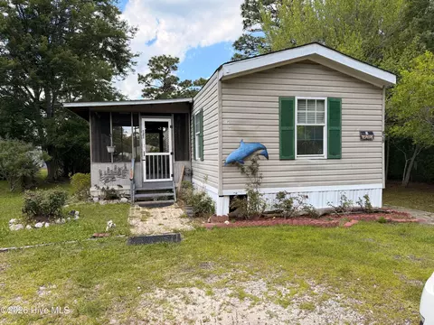 121 S Smith St, Holly Ridge, NC 28445