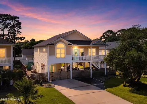 131 NE 15th St, Oak Island, NC 28465