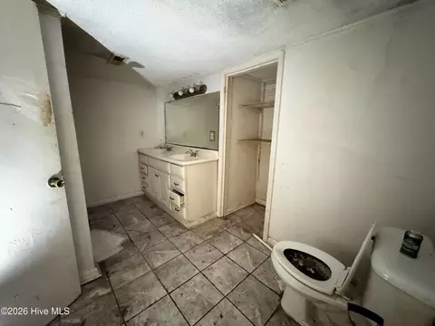 Bath - 739 Sloop Point Rd, Hampstead, NC 28443 photo 3 of 4