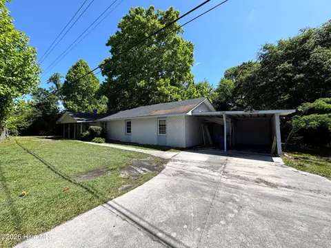 Exterior - 739 Sloop Point Rd, Hampstead, NC 28443 photo 1 of 7