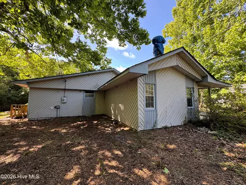 Exterior - 739 Sloop Point Rd, Hampstead, NC 28443 photo 4 of 7