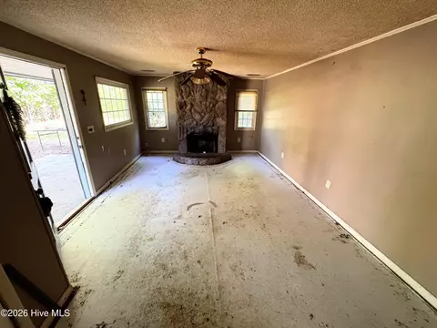 Living - 739 Sloop Point Rd, Hampstead, NC 28443 photo 1 of 4