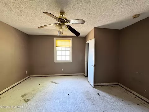 Bedroom - 739 Sloop Point Rd, Hampstead, NC 28443 photo 4 of 5