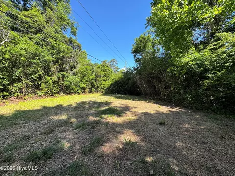 Exterior - 739 Sloop Point Rd, Hampstead, NC 28443 photo 6 of 7