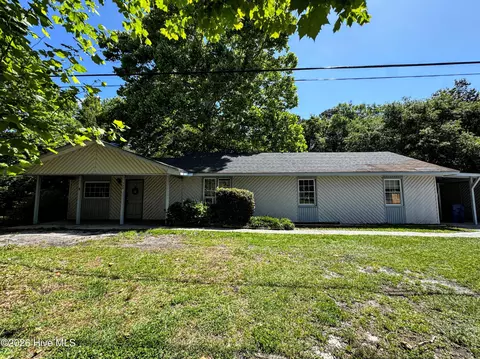 739 Sloop Point Rd, Hampstead, NC 28443