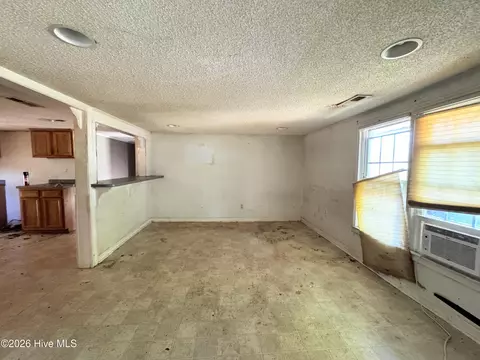 Living - 739 Sloop Point Rd, Hampstead, NC 28443 photo 4 of 4