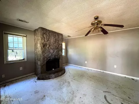 Living - 739 Sloop Point Rd, Hampstead, NC 28443 photo 2 of 4