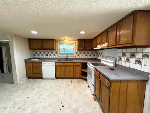 Kitchen - 739 Sloop Point Rd, Hampstead, NC 28443 photo 3 of 3