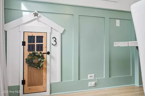 Entry Way - 35 Bowman Field Cir, Hampstead, NC 28443 photo 4 of 10