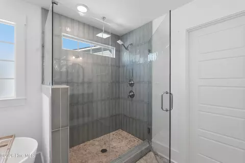 Bath - 35 Bowman Field Cir, Hampstead, NC 28443 photo 5 of 10