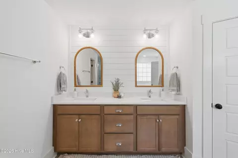 Bath - 35 Bowman Field Cir, Hampstead, NC 28443 photo 6 of 10