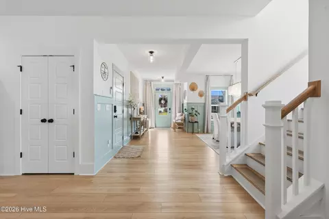 Entry Way - 35 Bowman Field Cir, Hampstead, NC 28443 photo 2 of 10