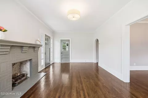 Living - 205 E 11th St, Washington, NC 27889 photo 4 of 4