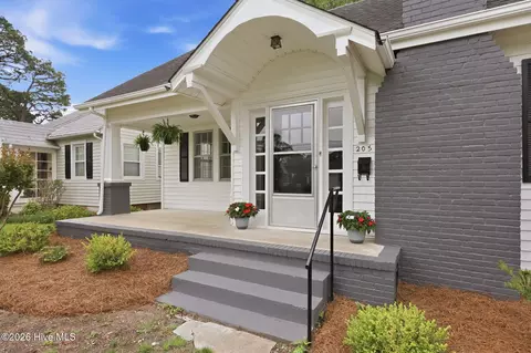 Exterior - 205 E 11th St, Washington, NC 27889 photo 4 of 10