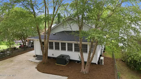 Exterior - 205 E 11th St, Washington, NC 27889 photo 6 of 10