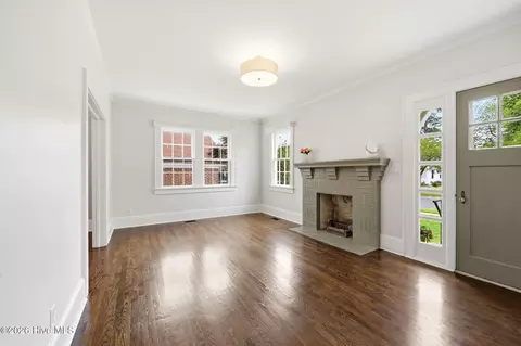 Living - 205 E 11th St, Washington, NC 27889 photo 3 of 4