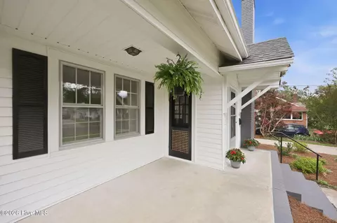 Exterior - 205 E 11th St, Washington, NC 27889 photo 9 of 10