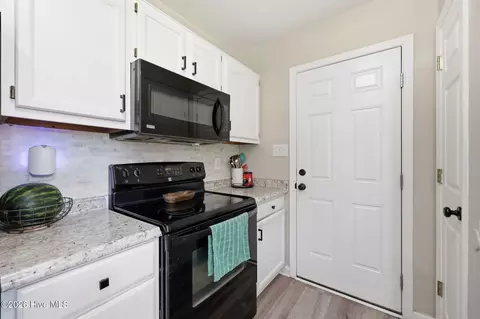 Kitchen - 339 Riggs Rd, Hubert, NC 28539 photo 3 of 5