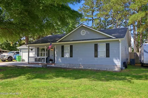 339 Riggs Rd, Hubert, NC 28539