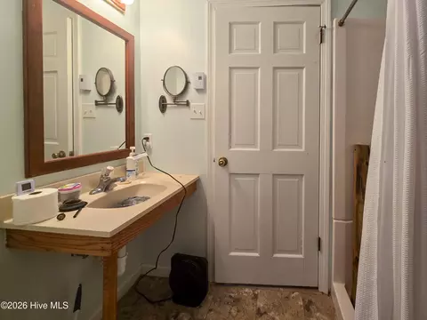 Bath - 809 Sandy Ridge Rd, Tyner, NC 27980 photo 3 of 4
