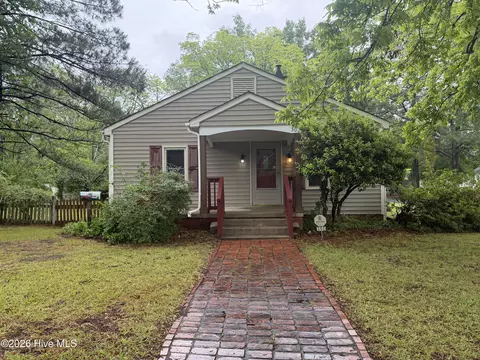 302 N Brevard St, Selma, NC 27576