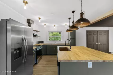 Kitchen - 310 E Cliff St, Wallace, NC 28466 photo 11 of 11