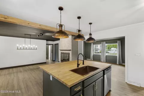 Kitchen - 310 E Cliff St, Wallace, NC 28466 photo 10 of 11