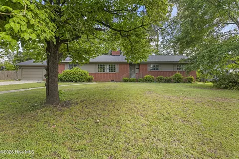 Exterior - 310 E Cliff St, Wallace, NC 28466 photo 2 of 6