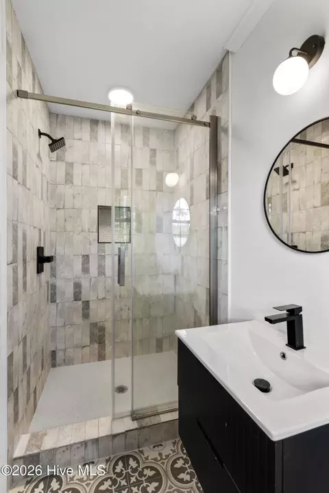 Bath - 310 E Cliff St, Wallace, NC 28466 photo 6 of 9