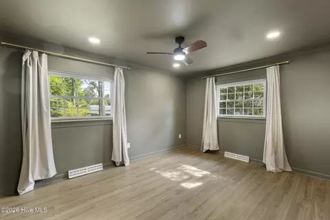 Bedroom - 310 E Cliff St, Wallace, NC 28466 photo 1 of 3