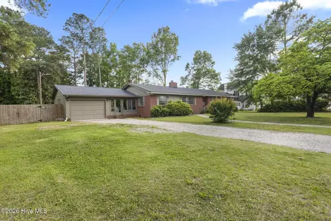 310 E Cliff St, Wallace, NC 28466