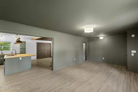 Living - 310 E Cliff St, Wallace, NC 28466 photo 3 of 3