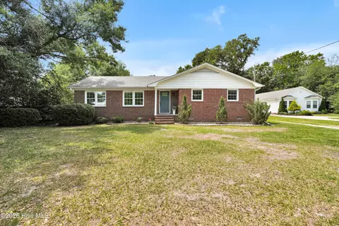 621 Mohican Trl, Wilmington, NC 28409