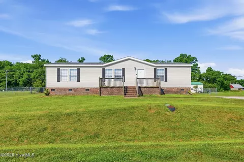 203 Buffy Ct, Richlands, NC 28574