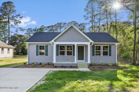 305 N West St, Roseboro, NC 28382