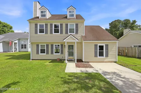 910 Coyote Trl, Havelock, NC 28532