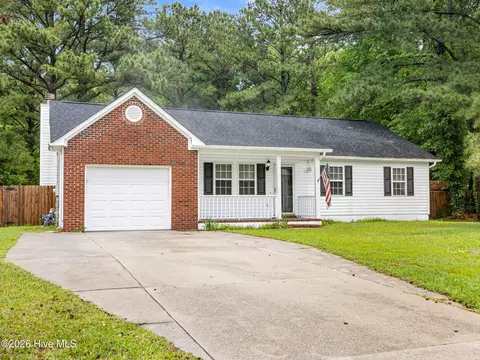 116 Sweetwater Dr, Jacksonville, NC 28540
