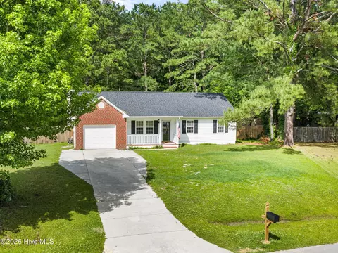 116 Sweetwater Dr, Jacksonville, NC 28540