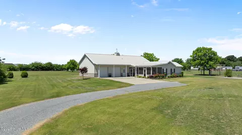 230 Circle Dr, Pikeville, NC 27863