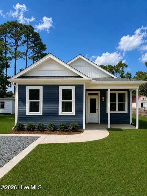 4388 Sweetbay Dr SE, Southport, NC 28461