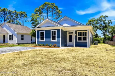 4388 Sweetbay Dr SE, Southport, NC 28461