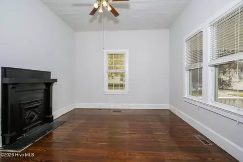 Living - 208 E Capitola Ave, Kinston, NC 28501 photo 1 of 5