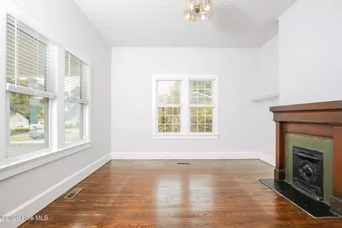 Living - 208 E Capitola Ave, Kinston, NC 28501 photo 2 of 5