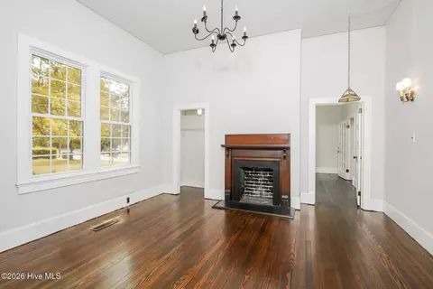 Living - 208 E Capitola Ave, Kinston, NC 28501 photo 4 of 5