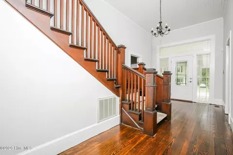 Entry Way - 208 E Capitola Ave, Kinston, NC 28501 photo 2 of 2
