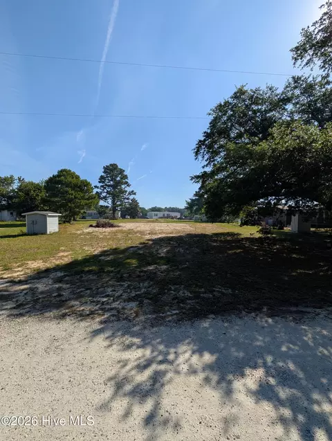 251 Roberts Rd, Hampstead, NC 28443