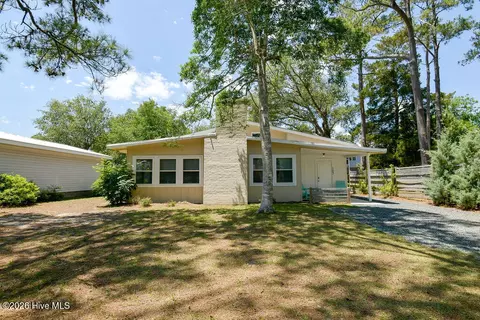 107 NE 78th St, Oak Island, NC 28465