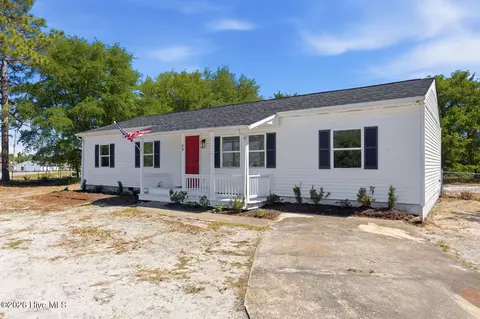 93 Riegel Dr, Hubert, NC 28539