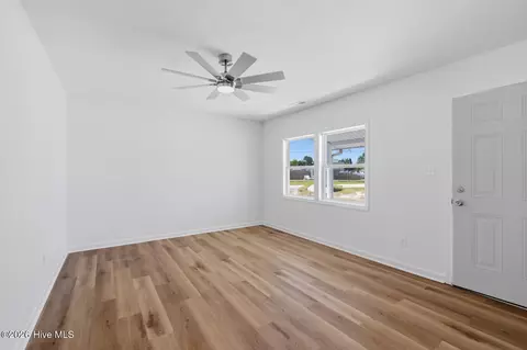 Living - 93 Riegel Dr, Hubert, NC 28539 photo 4 of 4
